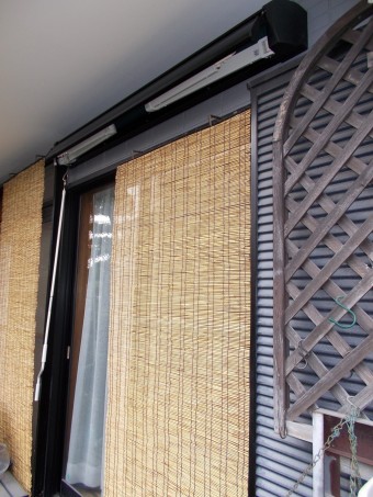 夏の直射日光よけや不意の雨にも雨よけとして役立つオーニングを設置 夏の直射日光よけや不意の雨にも雨よけとして役立つオーニングを設置